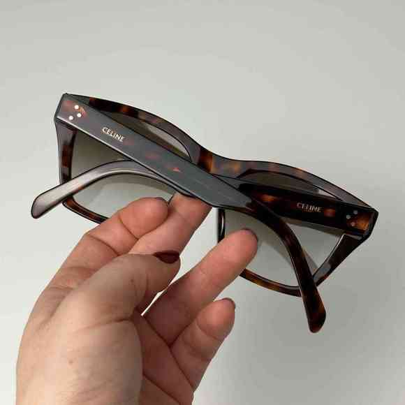 BRAND NEW CELINE CL40090F 5652F Women Sunglasses
AUTHENTIC CELINE SUNGLASSES - Picture 6 of 6